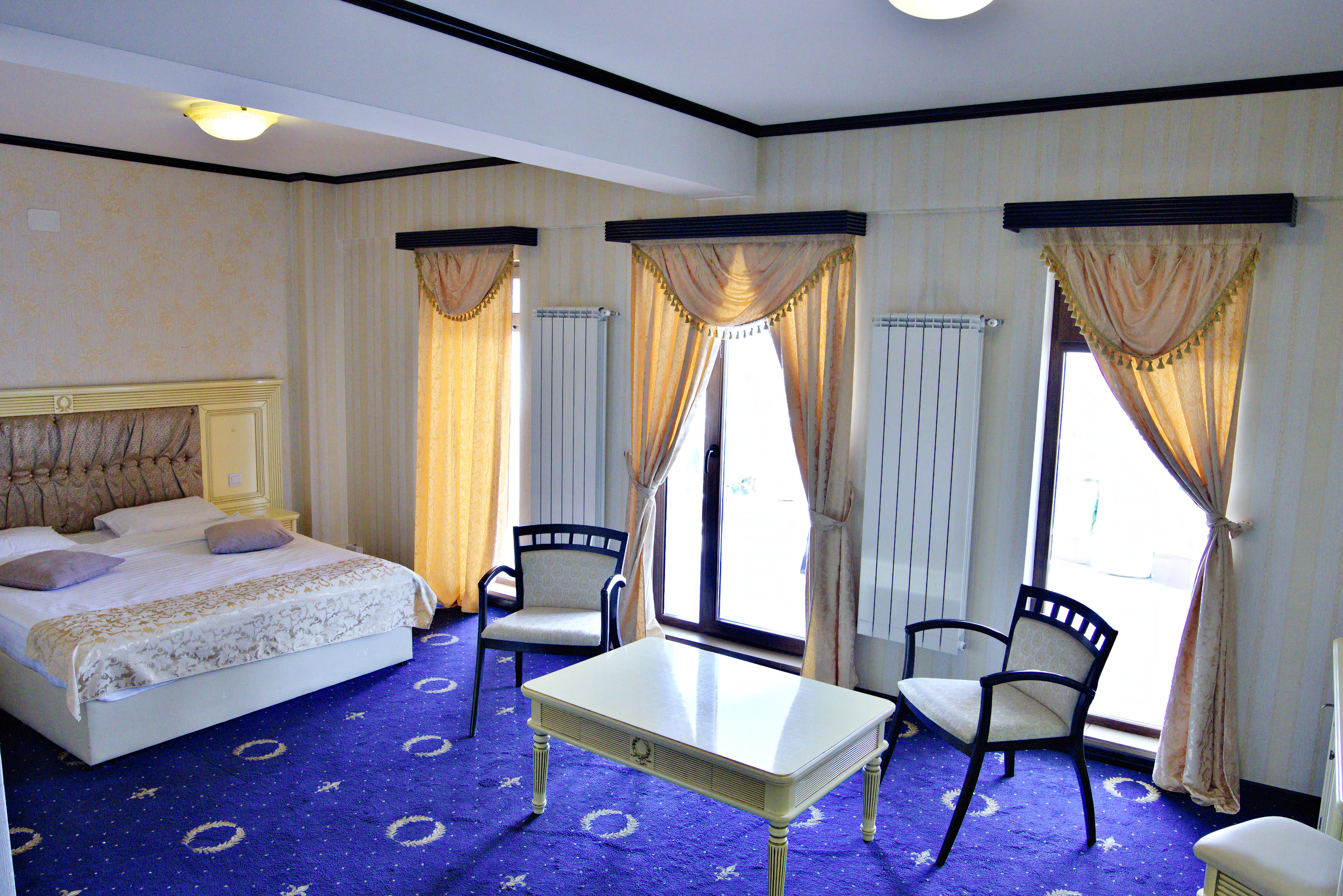 Care este Randamentul (ROI) Mediu al Investițiilor în Hoteluri și Restaurante în România? Ghidul Complet pentru Investitori în 2025