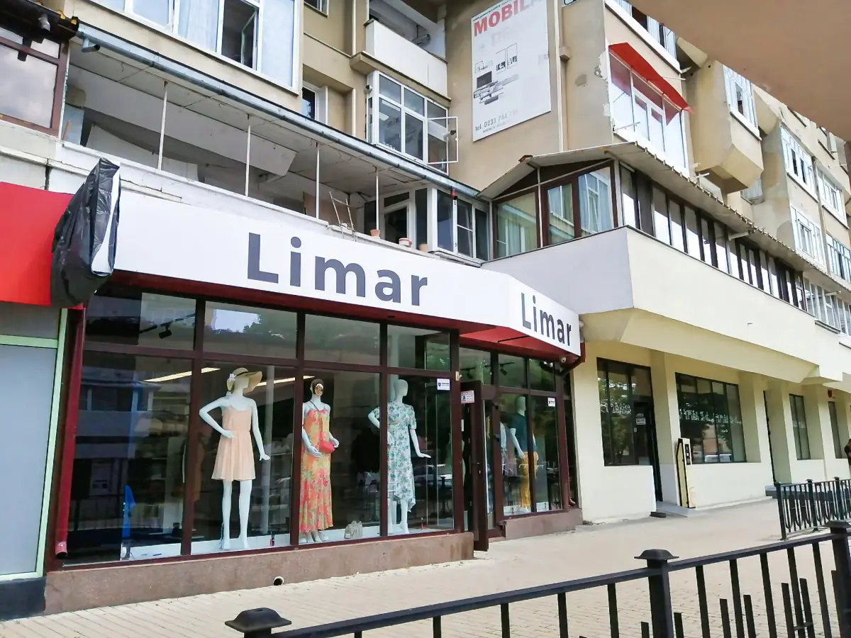 Local commercial ultracentral à vendre à Roman – 199 m² — photo 6